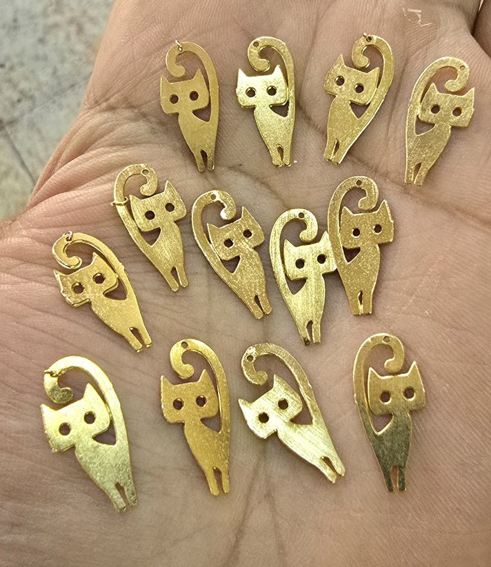 Dijes Bañados en oro 18k
