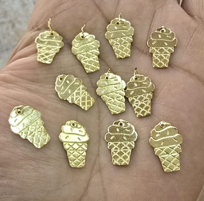 Dijes Bañados en oro 18k