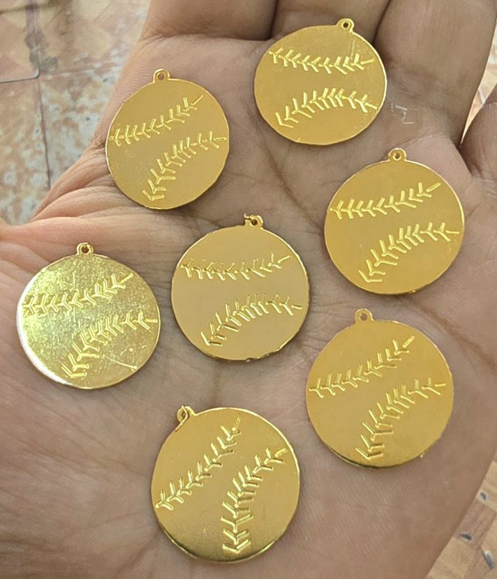 Dijes Bañados en oro 18k
