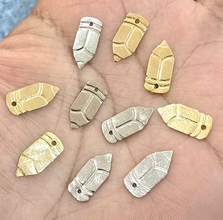 Dijes bañados en oro 18k