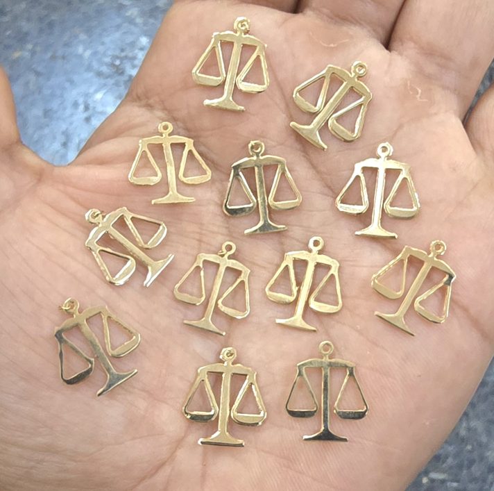 Dijes bañados en oro 18k