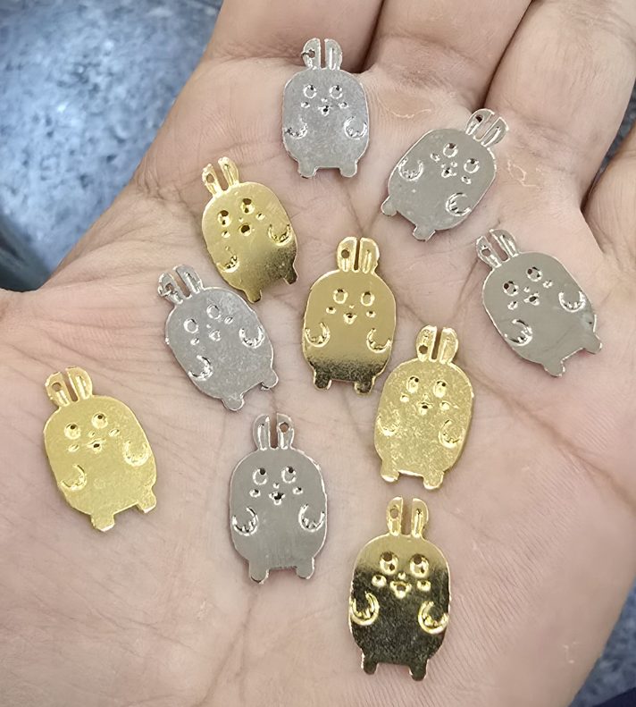 Dijes bañados en oro 18k
