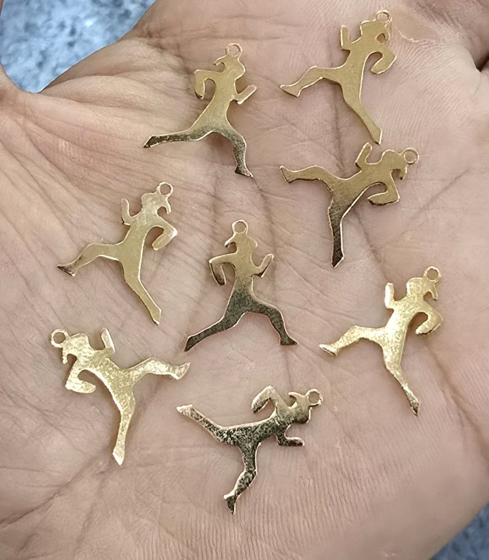 Dijes bañados en oro 18k