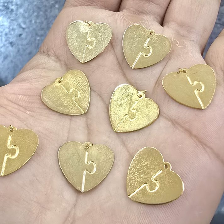 Dijes bañados en oro 18k