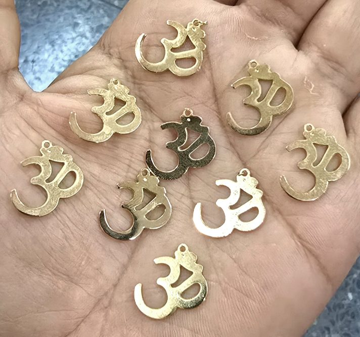 Dijes bañados en oro 18k