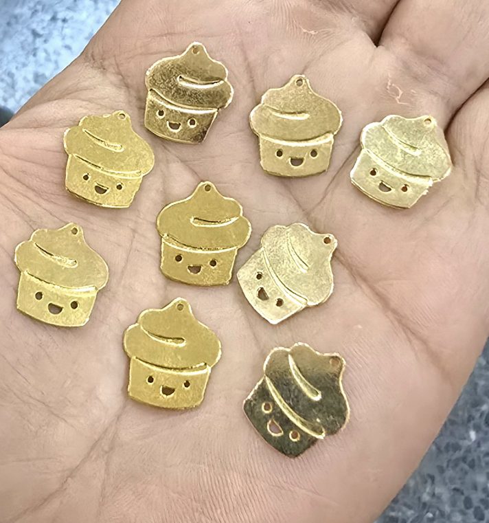 Dijes bañados en oro 18k