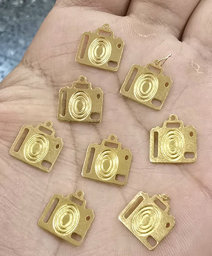 Dijes bañados en oro 18k
