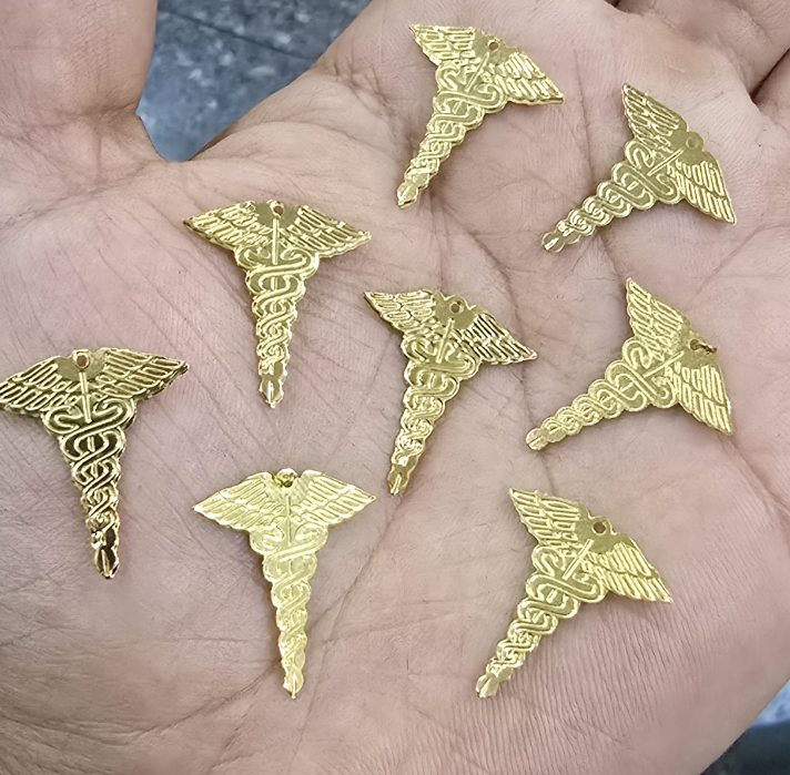 Dijes bañados en oro 18k